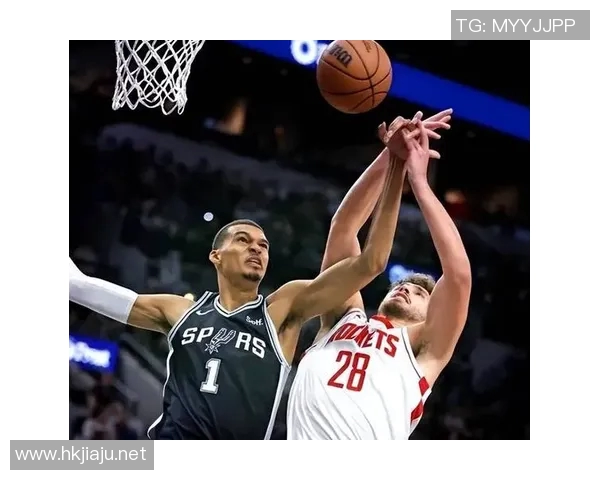 2004年火箭队与马刺精彩对决比赛录像回顾与分析